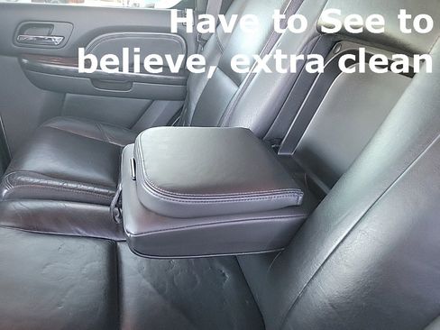 Used 2007 Cadillac Escalade AWD w/ Information Package image 38