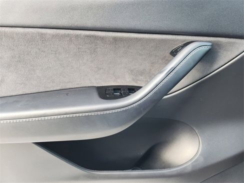 Used 2020 Tesla Model Y Long Range image 28