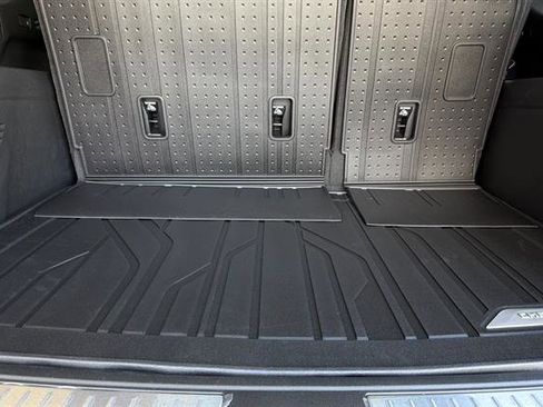New 2026 Chevrolet Suburban High Country AWD/4WD image 18