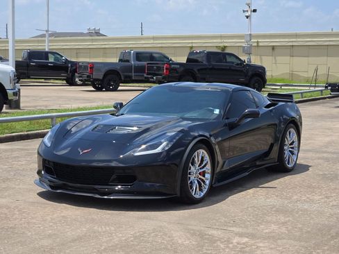 Used 2015 Chevrolet Corvette Z06 w/ 3LZ Preferred Equipment Group RWD image 8