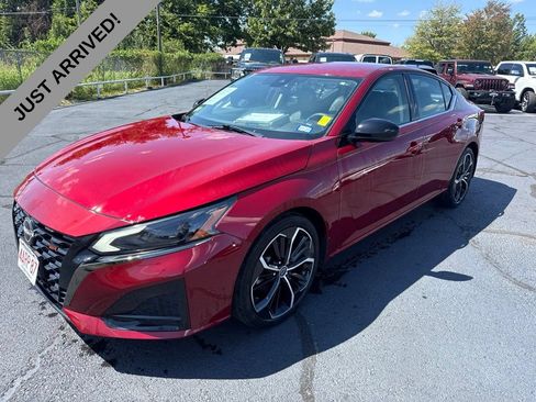 Used 2023 Nissan Altima 2.5 SR FWD image 1