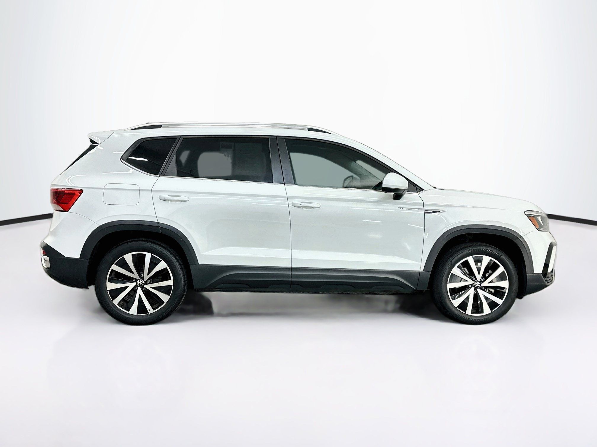 Used 2023 Volkswagen Taos SE w/ Panoramic Sunroof Package AWD/4WD image 10