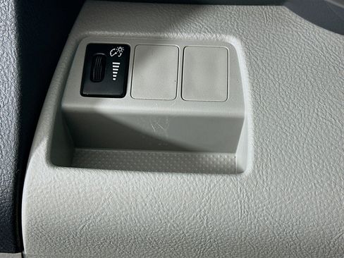 Used 2011 Toyota RAV4 FWD 4dr 4-cyl 4-Spd AT (Natl) w/ Base L4 Extra Value Pkg image 16