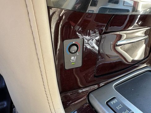 Used 2013 Lexus LX 570 4WD w/ Luxury Pkg image 11