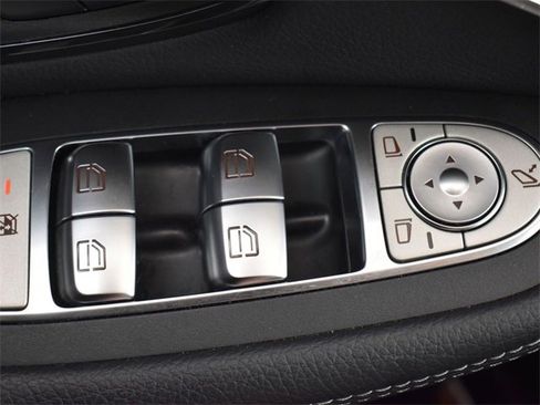 Used 2022 Mercedes-Benz GLC 300 image 29