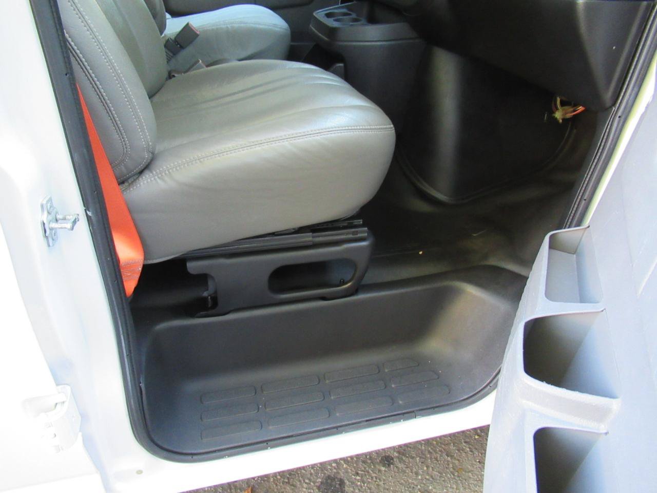 Used 2017 Chevrolet Express 2500 RWD image 19