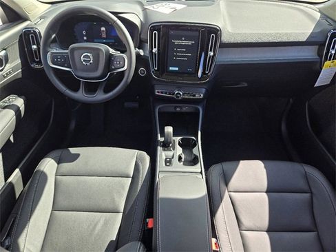 Certified 2025 Volvo XC40 B5 Core w/ Protection Package Premier image 27
