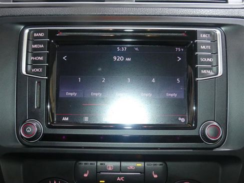 Used 2017 Volkswagen Jetta SE FWD image 37