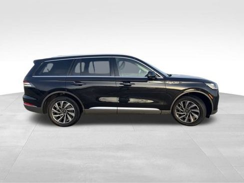 Used 2025 Lincoln Aviator Premiere image 8