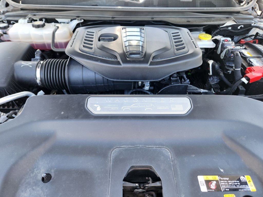 Used 2025 Jeep Wagoneer 4WD image 31