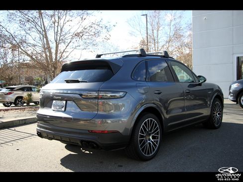 Used 2020 Porsche Cayenne E-Hybrid w/ Premium Plus Package image 9