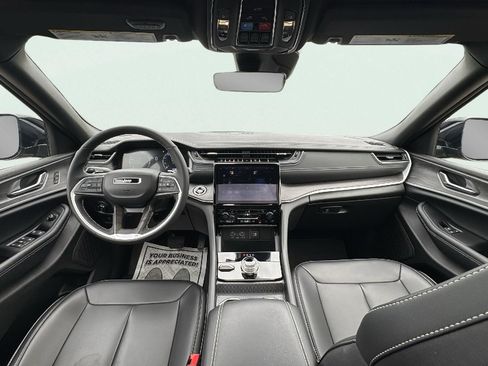 Used 2025 Jeep Grand Cherokee L Limited image 11