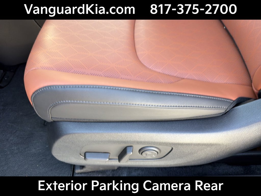 Used 2026 Kia Carnival SX w/ SX Dark Edition Package FWD image 16