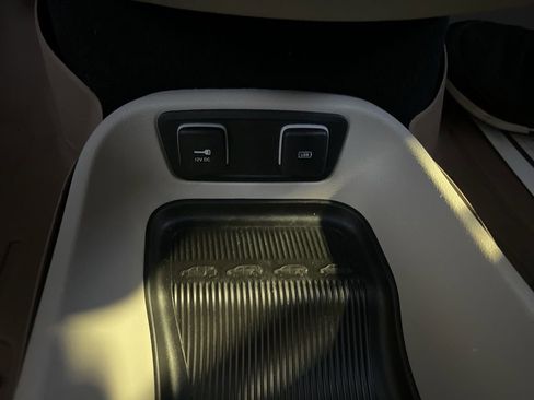 Certified 2020 Chrysler Pacifica Touring-L image 47