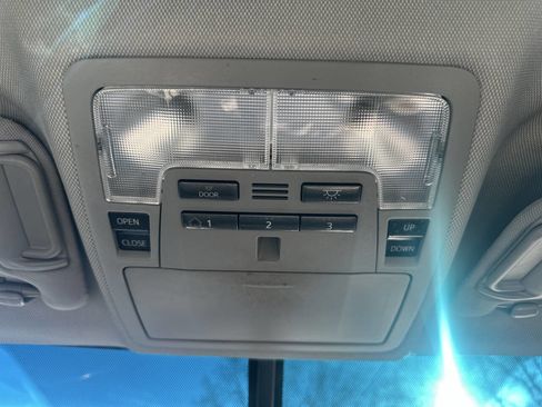 Used 2014 Toyota Camry XLE image 17