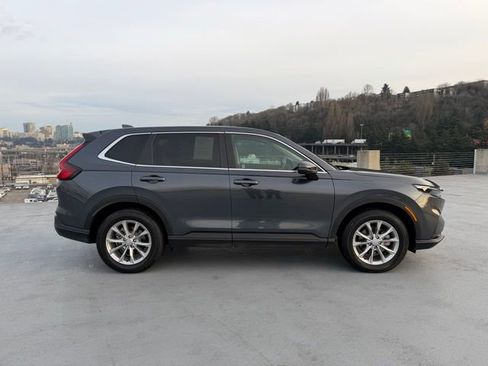 Used 2025 Honda CR-V EX image 3