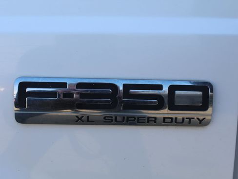 Used 2005 Ford F350 XL image 25