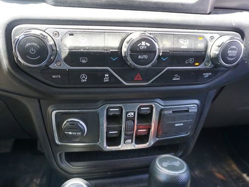 Used 2021 Jeep Wrangler Unlimited Sport AWD/4WD image 12