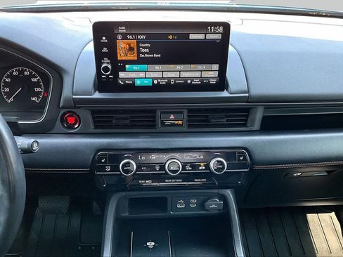 Used 2025 Honda Pilot TrailSport image 7