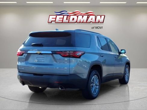 Used 2023 Chevrolet Traverse LT FWD image 3