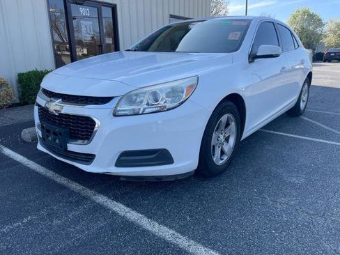 Used 2016 Chevrolet Malibu LT image 2