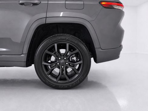 Used 2023 Jeep Grand Cherokee 30th Anniversary AWD/4WD image 9
