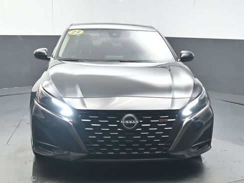 Used 2023 Nissan Altima 2.5 SR image 3