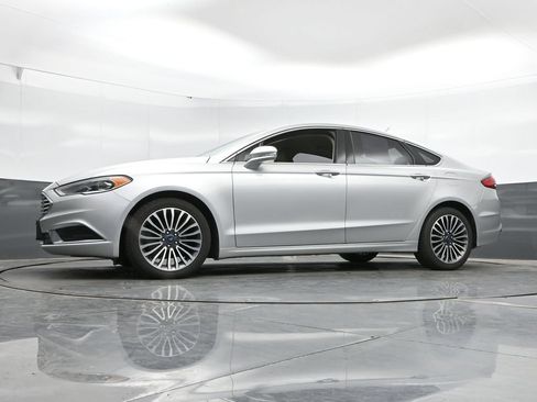 Used 2018 Ford Fusion SE w/ Fusion SE Technology Package FWD image 34