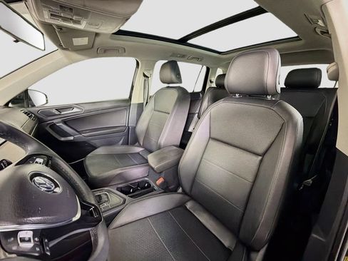 Used 2020 Volkswagen Tiguan SE w/ Panoramic Sunroof Package FWD image 14