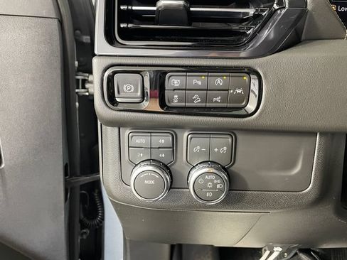 Certified 2026 GMC Yukon XL AT4 w/ AT4 Premium Package AWD/4WD image 9