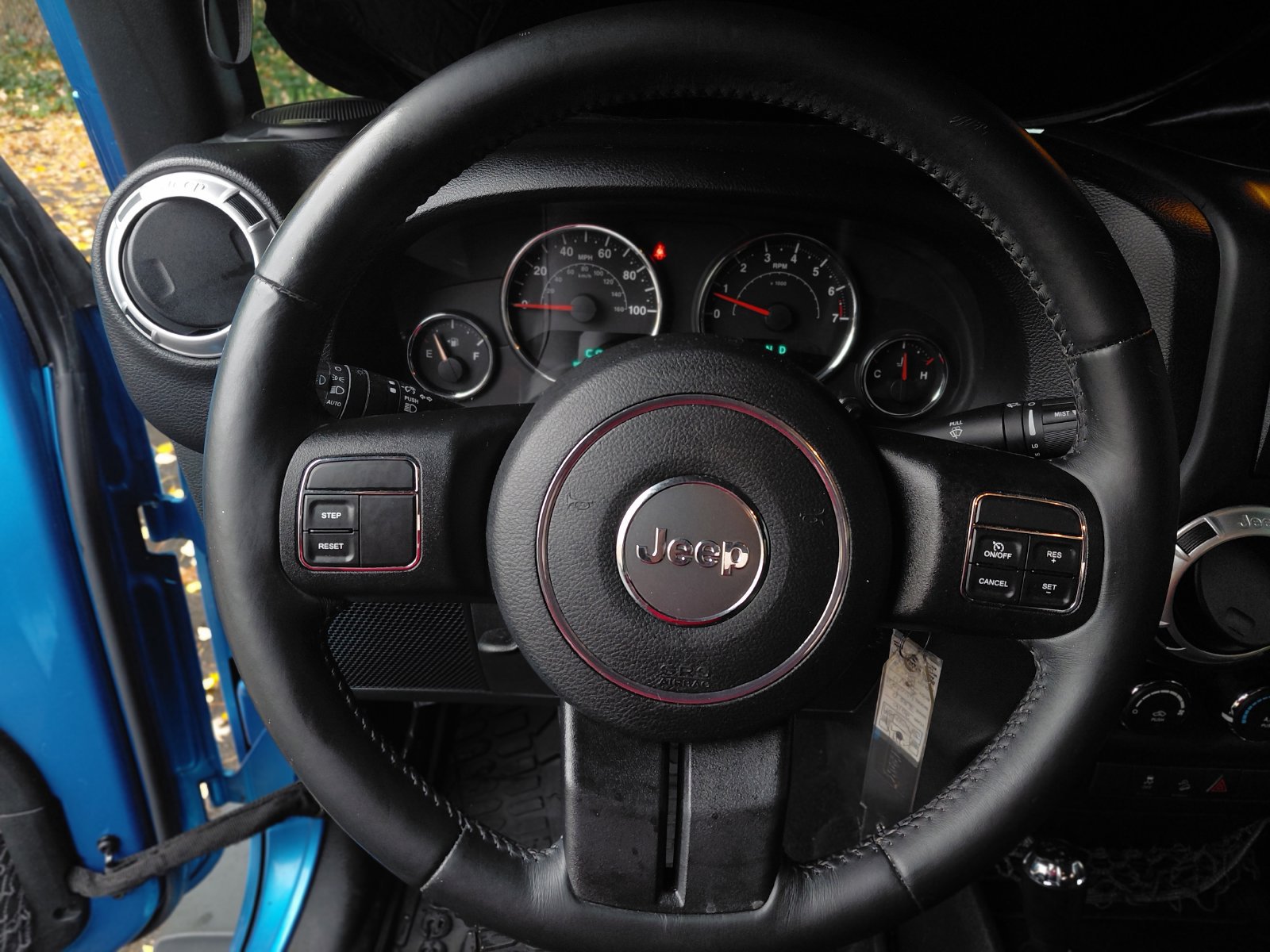 Used 2016 Jeep Wrangler Sahara AWD/4WD image 4