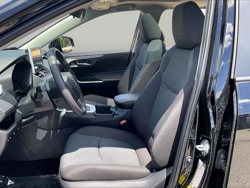Used 2025 Toyota RAV4 XLE w/ Convenience Package AWD/4WD image 7