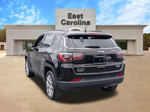 Certified 2024 Jeep Compass Latitude AWD/4WD image 5