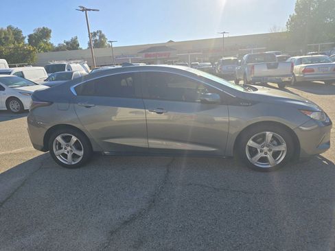 Used 2017 Chevrolet Volt LT w/ Comfort Package image 4