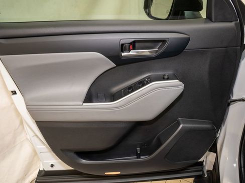 Used 2024 Toyota Highlander XLE image 14