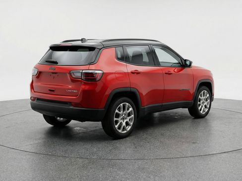Used 2025 Jeep Compass Limited AWD/4WD image 9