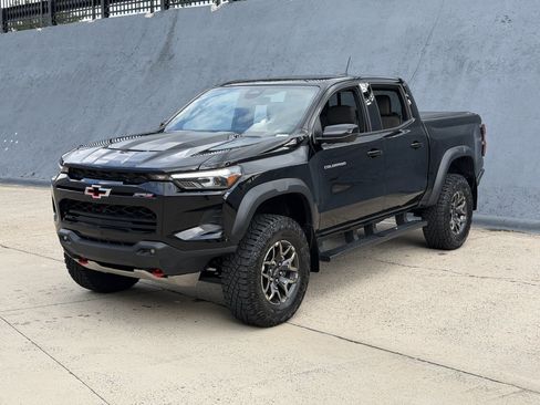 Used 2026 Chevrolet Colorado ZR2 w/ Technology Package AWD/4WD image 7
