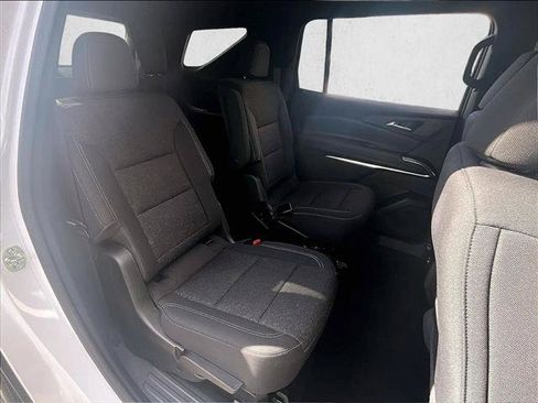 Used 2025 Chevrolet Traverse LT FWD image 29