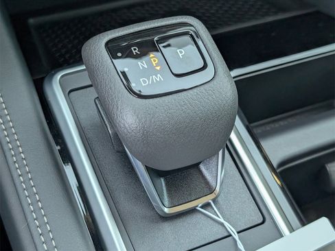 New 2025 Nissan Pathfinder Platinum w/ Black Appearance Package image 17