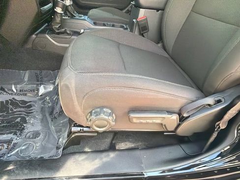 Used 2023 Jeep Gladiator Sport AWD/4WD image 19