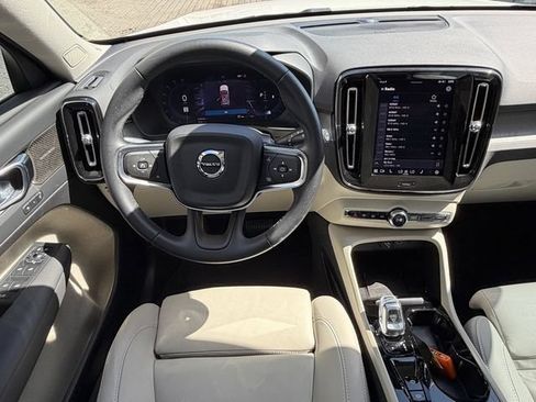 Certified 2025 Volvo XC40 B5 Ultra w/ Protection Package Premier AWD/4WD image 16