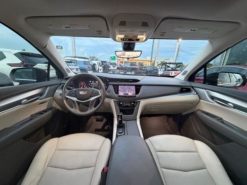Used 2021 Cadillac XT5 Premium Luxury FWD image 16