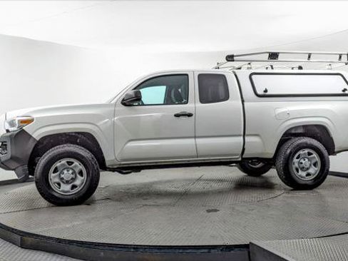 Used 2020 Toyota Tacoma SR image 3