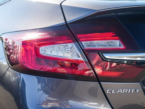 Used 2018 Honda Clarity Plug-In Hybrid image 8
