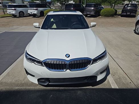 Used 2019 BMW 330i Sedan w/ Premium Package image 2