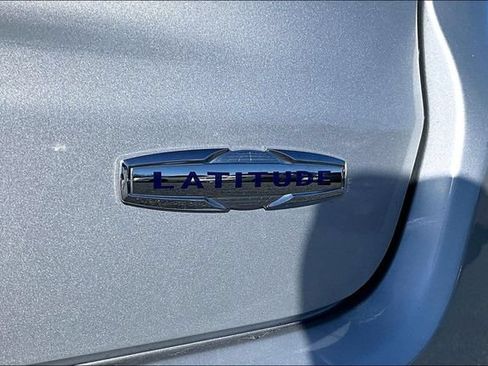 Used 2024 Jeep Compass Latitude AWD/4WD image 24