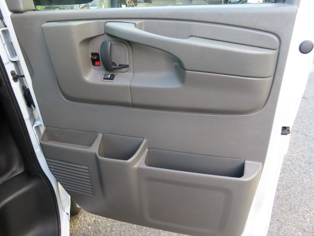 Used 2015 Chevrolet Express 3500 LS RWD image 25