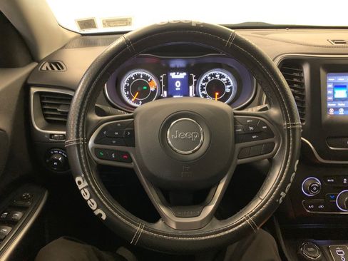 Used 2019 Jeep Cherokee Latitude Plus AWD/4WD image 21