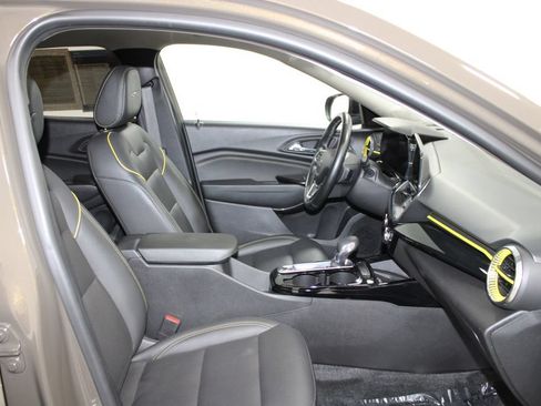Used 2024 Chevrolet Trax ACTIV w/ Sunroof Package FWD image 24