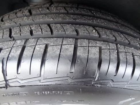 Used 2024 Chevrolet Equinox LT image 23